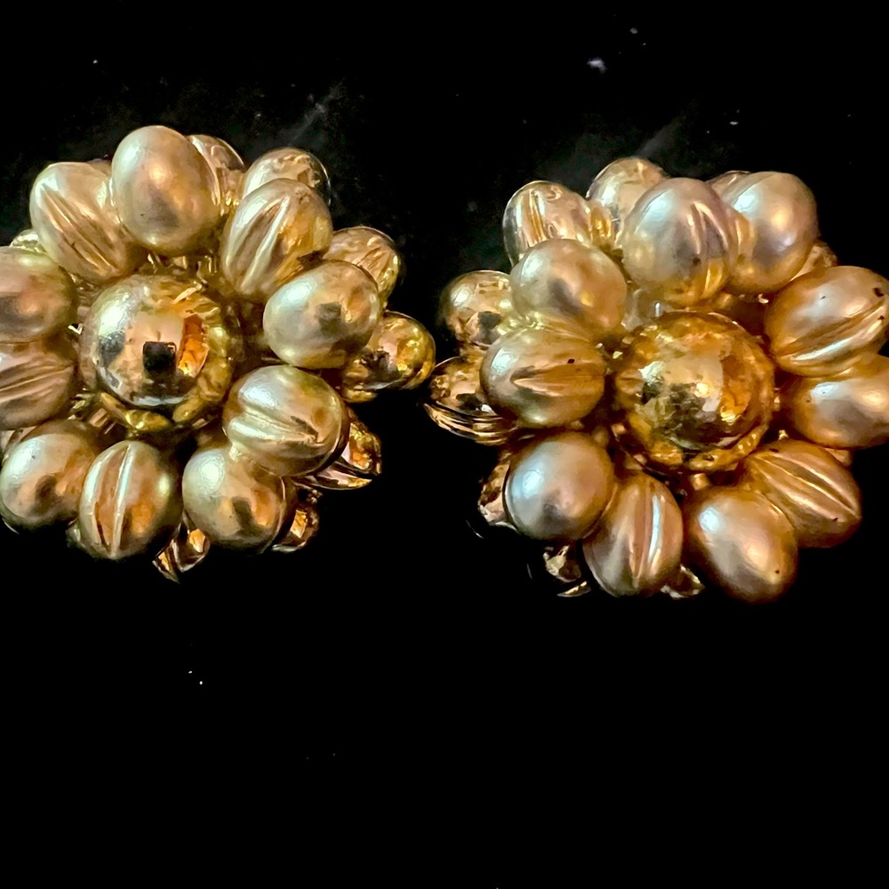 Vintage Chunky Flower Clip on earrings